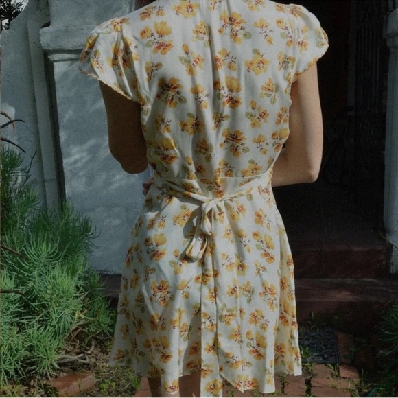 Doen Dianne Dress in Amber Frolicking Floral - Picture 3 of 15